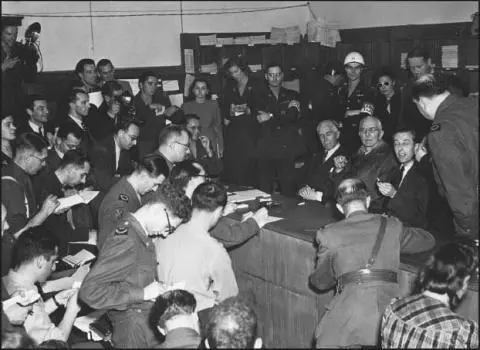 Defendants von Papen Schacht and Fritzsche hold a press conference in the - фото 68