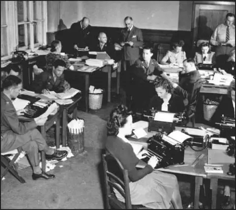 The rather spartan backroom conditions that the translators and interpreters - фото 70