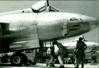 Подготовка ВотуровМА и ИВ ВВС Израиля к боевому вылету Июнь 1967г Цифра - фото 107
