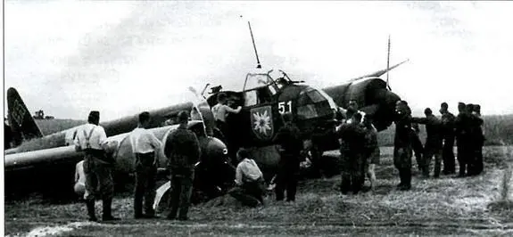 Подбитые и поврежденные в первый день войны германские Ju 88 из состава III - фото 39