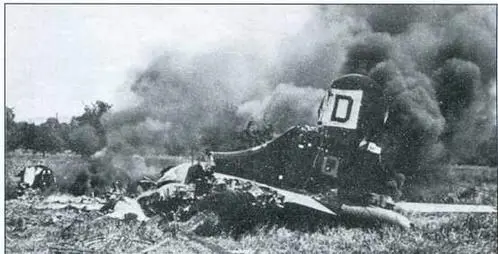 Догорают обломки B17G сер 231074 упавшего возле г Эммен 14 июля 1944 - фото 109
