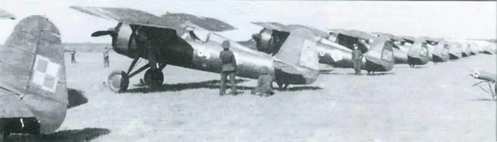 Самолеты дивизиона III4 входившего в 4й авиаполк ВВС Польши Вторым в - фото 131