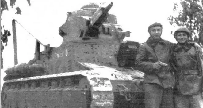 Танк D1 и его экипаж Тактикотехнические характеристики танка D1 БОЕВАЯ МАССА - фото 15