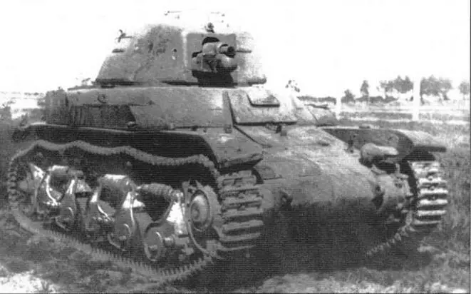 Трофейный немецкий танк 35R 731f на полигоне в Кубинке 1945 г Большинство - фото 27