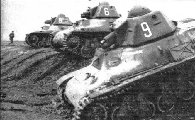 Лёгкие танки Н38 на маневрах 1939 г Подбитый танк Н38 из состава 3й - фото 30