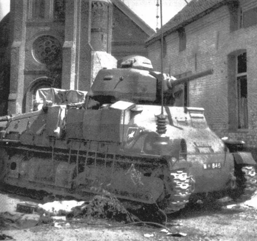 Командирский танк S35 TSF о чём можно судить по второй антенне установленной - фото 43