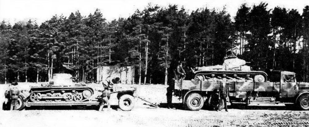 Транспортировка немецких лёгких танков в кузове автомобиля Faun и на - фото 42