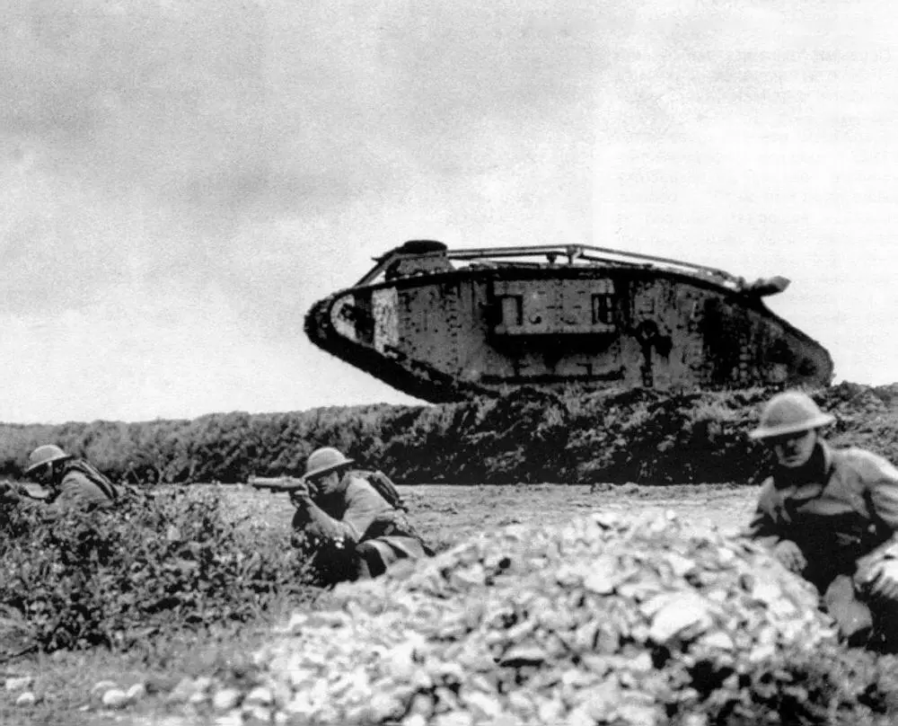 Первый танк Mark IV прибывший в Австралию Конец 1918 г В 1936 г - фото 2