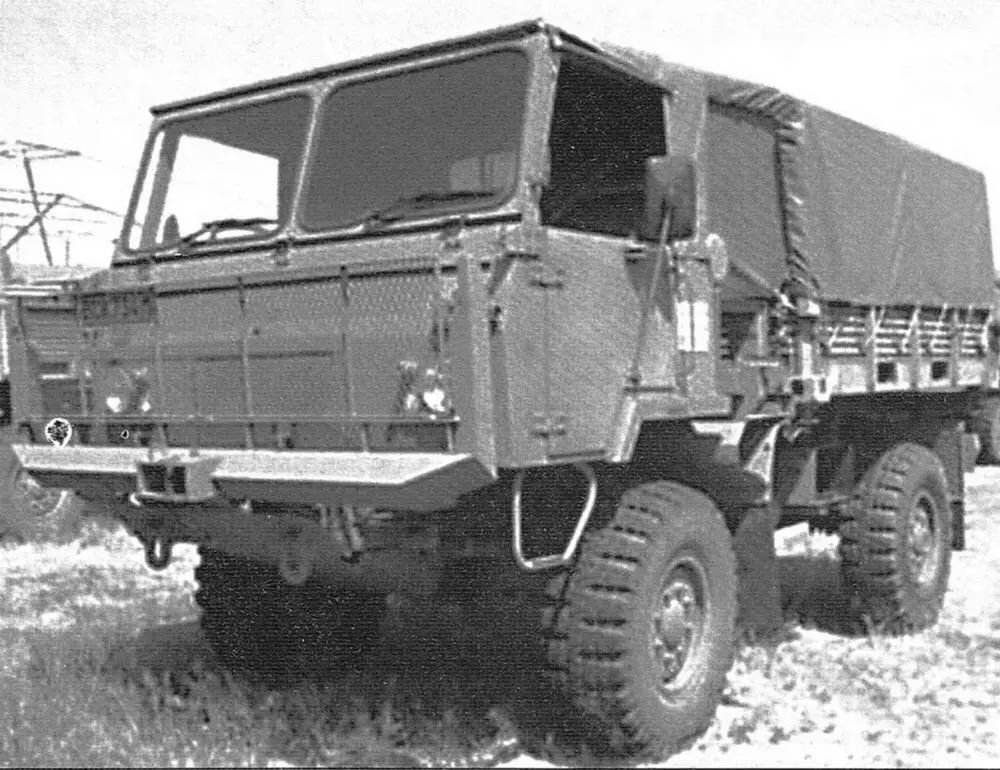 Грузовой автомобиль SAMIL 20 Mark I Состоял на вооружении армии ЮАР в 1966 - фото 46