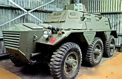 Английский бронетранспортер FV603 Сарацин Американский бронеавтомобиль - фото 141