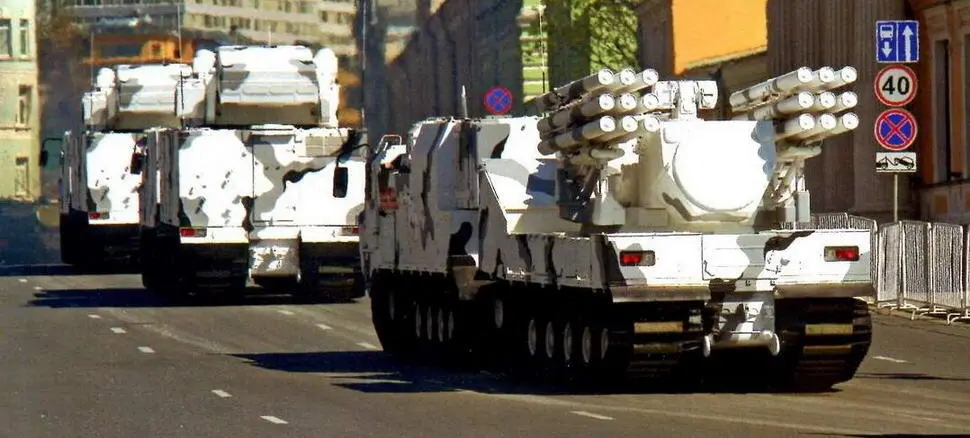Модернизированный танк Т72Б3 с дополнительной защитой Нижний Тагил 9 мая - фото 6