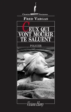 Fred Vargas Ceux qui vont mourir te saluent обложка книги