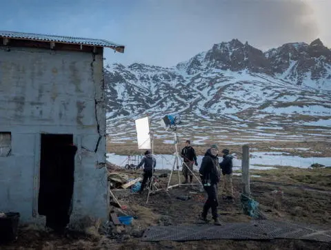 Behind the scenes whilst filming key scenes for Crocodile in Iceland John - фото 181