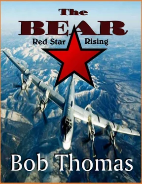 Robert Thomas The Bear: Red Star Rising обложка книги