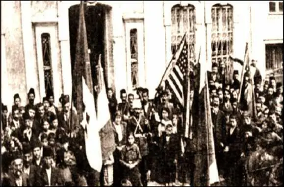 Документ 8 На снимке 12 февраля 1918 года у стен вокзала в Эрзеруме - фото 63
