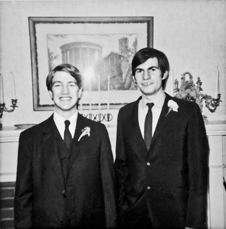 Линч и его шафер Джек Фиск на вечеринке 1968 года по случаю свадьбы Линча и - фото 18