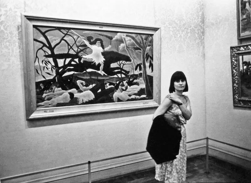 Мэри Фиск в Лувре Париж 1979 Фотограф Дэвид Линч На съемках фильма - фото 27