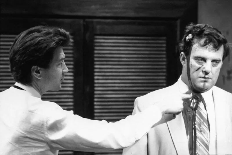 Линч и актер Фред Пиклер на съемках фильма Синий бархат 1985 Предоставлено - фото 42