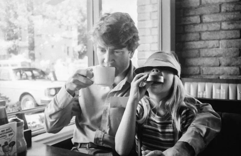 Дэвид и Дженнифер Линч в Bobs Big Boy ЛосАнджелес 1973 Фотограф Кэтрин - фото 86