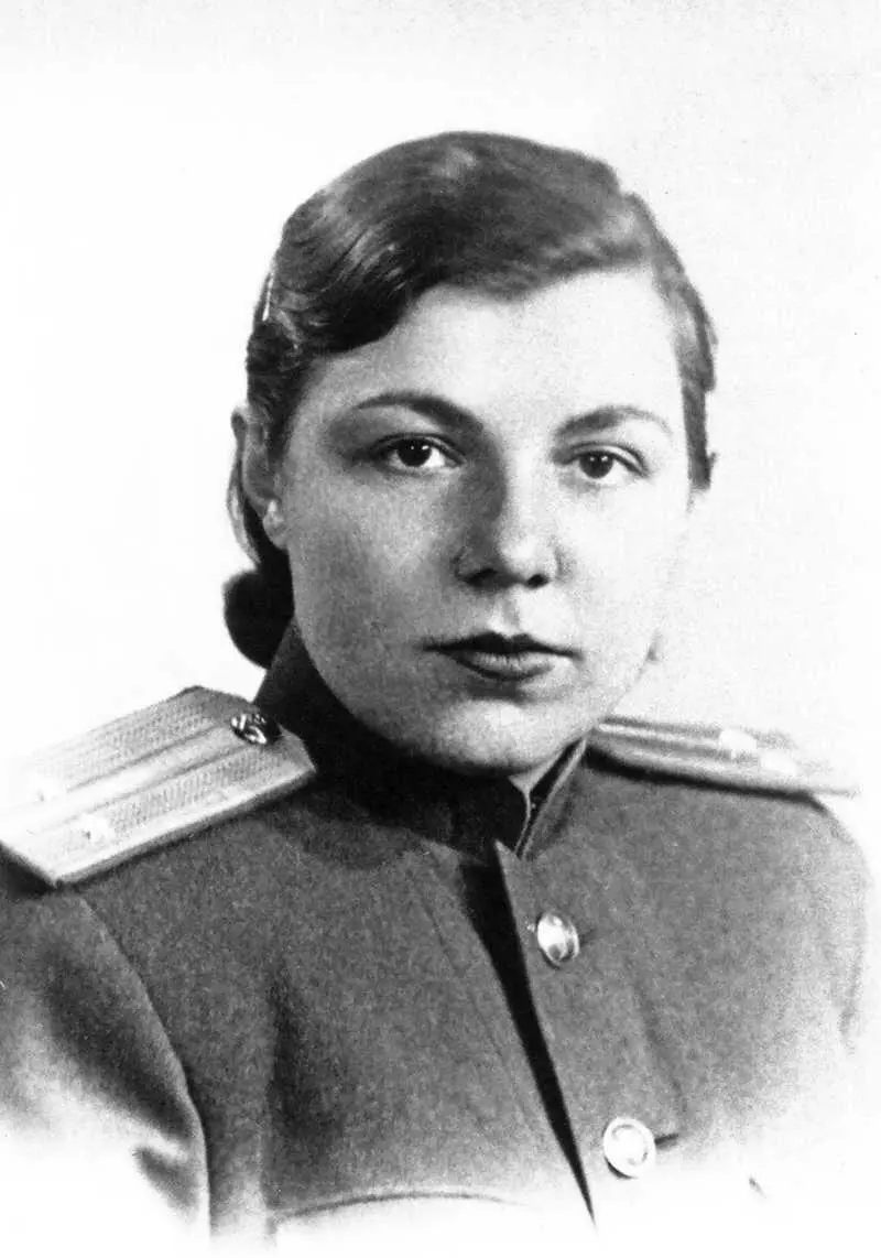 Лейтенант Зоя Зарубина 1943 год Зоя Зарубина Тегеран 1943 год Леонид - фото 26