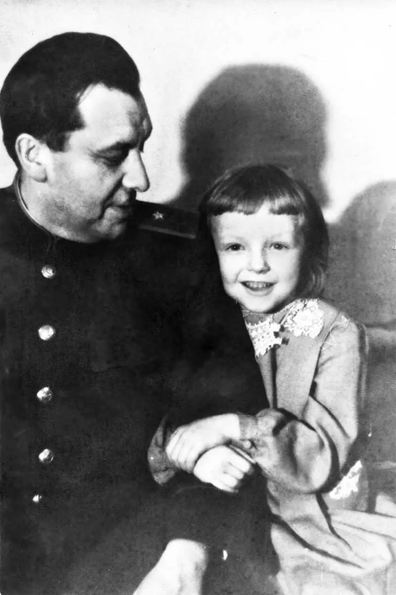 Леонид с Таней 1948 год Таня Леонид Зоя Ольга и Светлана 1948 год Таня с - фото 34