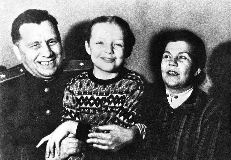 Леонид Таня и Ольга 1951 год Леонид Таня и Ольга 1951 год Леонид - фото 44