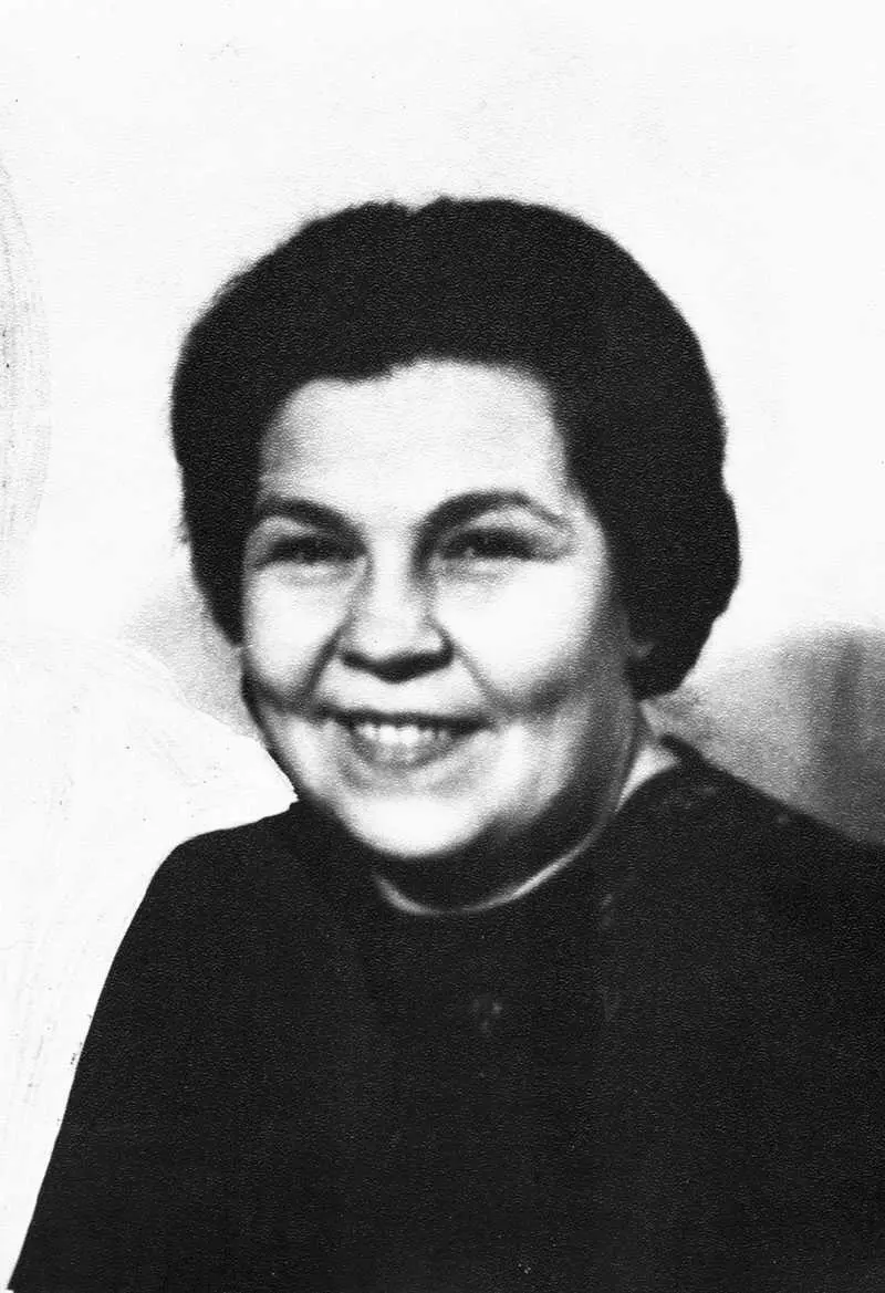 Ольга Наумова 1951 год Леонид в кругу семьи Таня с мамой и бабушкой 1953 - фото 47