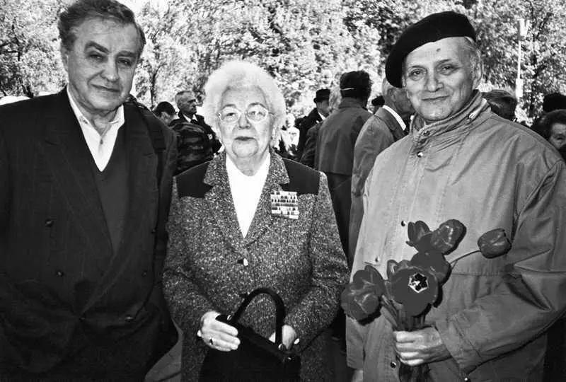 Зоя Зарубина с Б М Макляровским и А Я Серебрянским на стадионе Динамо в - фото 66