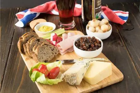 Традиционный Ланч пахаря Ploughmans Lunch Со словом диннер гораздо - фото 210