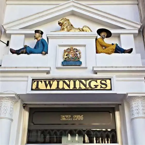 Старейший магазин Twinings в Лондоне Основан в 1706 году Поклонники трезвого - фото 216