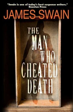 Джеймс Суэйн The Man Who Cheated Death обложка книги