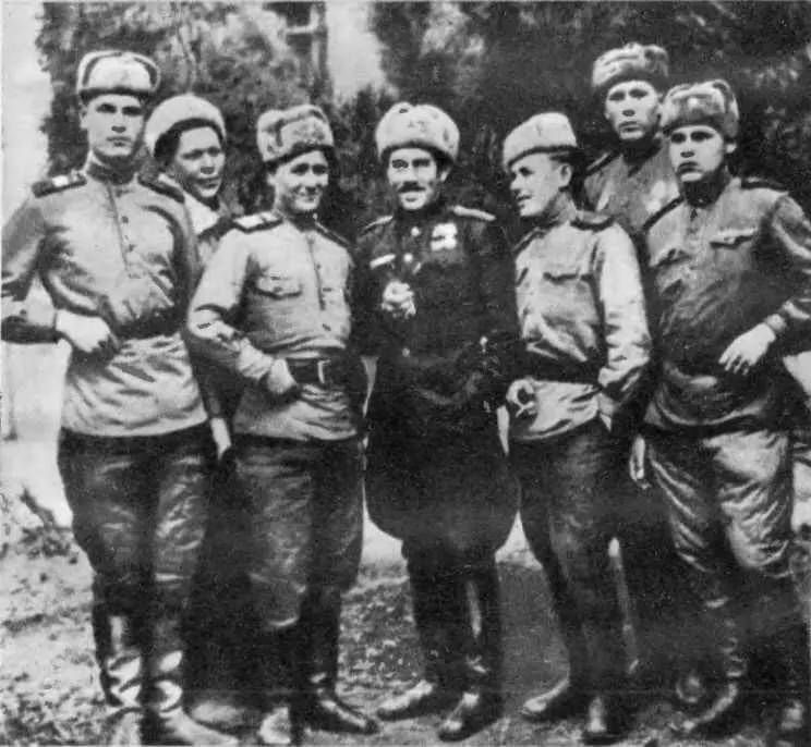 В Забайкалье Ветераны у Боевого Знамени бригады Примечания 1 Это было - фото 14