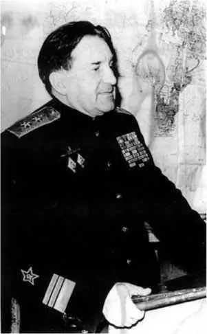 Герой Советского Союза вицеадмирал Георгий Никитович Холостяков Один из - фото 7