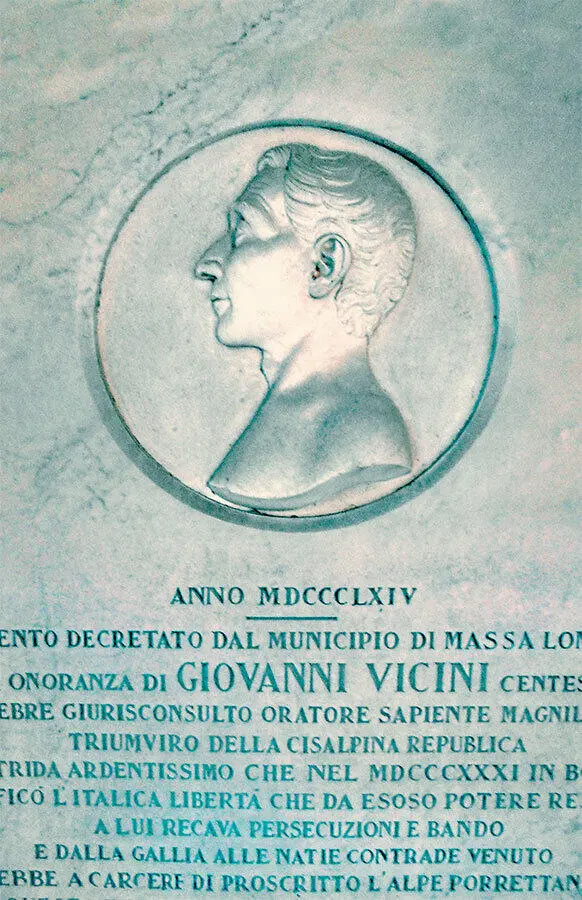 Мемориальная доска с профилем Джованни Вичини юриста защитника прав - фото 12