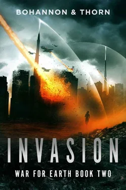 Jim Thorn Invasion обложка книги