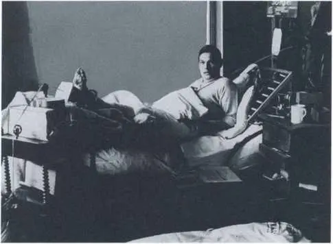 Раненый Зорге в госпитале 1915 г Рядовой Рихард Зорге 1916 г Очередь - фото 13