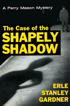 Эрл Гарднер The Case of the Shapely Shadow обложка книги