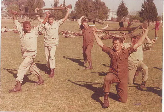 Bushman soldiers on the basic parachute course at 1 Parachute Battalion in - фото 21