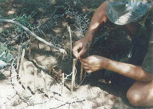 Setting traps and snares was part of the daily routine on the survival course - фото 33