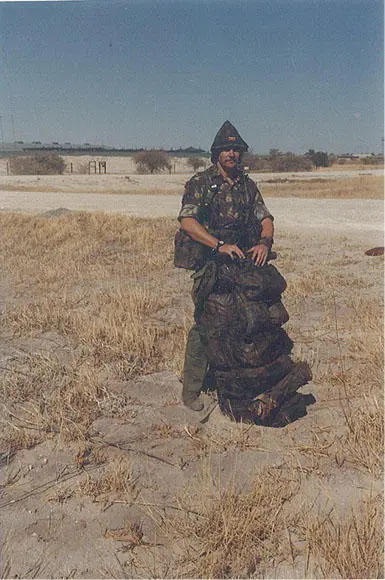 André Diedericks at Ondangwa prior to a deployment His pack weighed in at 94 - фото 39