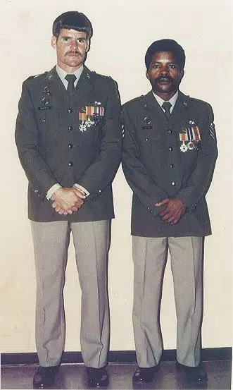 André Diedericks and Neves Matias after they were awarded the Honoris Crux - фото 44