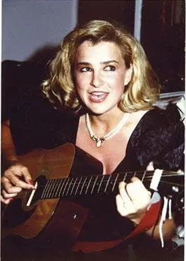 When I noticed this photo in an album I simply knew I had to meet the girl - фото 68