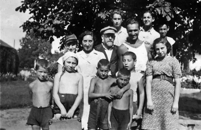 Януш Корчак Стефания Вильчинская и дети в детском лагере Розочка 1934 г - фото 19