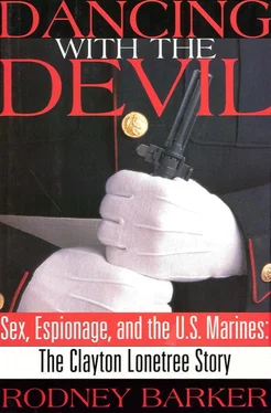 Rodney Barker Dancing with the Devil: Sex, Espionage and the U.S. Marines: The Clayton Lonetree Story обложка книги