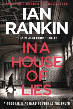 Иэн Рэнкин In a House of Lies обложка книги