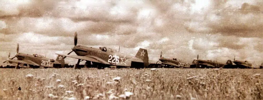 Полевой аэродром базирования 43го ИАП совхоз Табачный май 1944 г В - фото 7