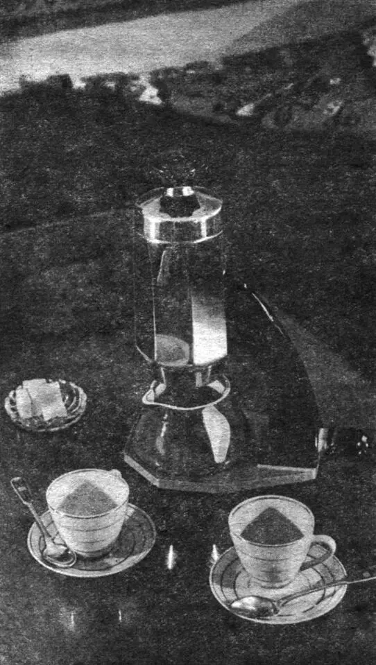 Кофеварка 194 Кофе с коньякомК чашке черного кофе подать рюмку коньяка пить - фото 20