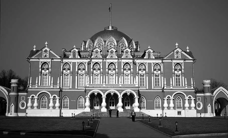 Путевой дворец возводил помощник Баженова Михаил Казаков Построил его Казаков - фото 253