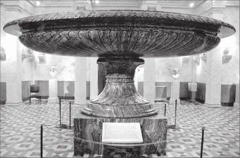 Большая Колыванская ваза На третьем этаже выставка работ Моне Ренуара Ван - фото 120