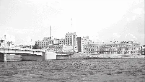 Большой дом Вид со стороны Невы Кроме многочисленных рабочих кабинетов в - фото 162
